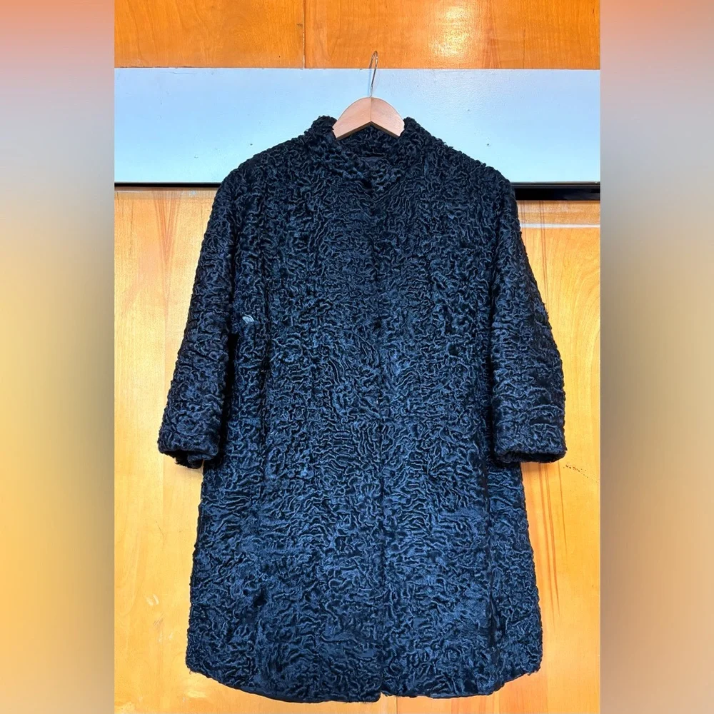 Elegant 1950s Black Astrakhan/Karakul/Persian Lamb Coat, size L. - Picture 1 of 9